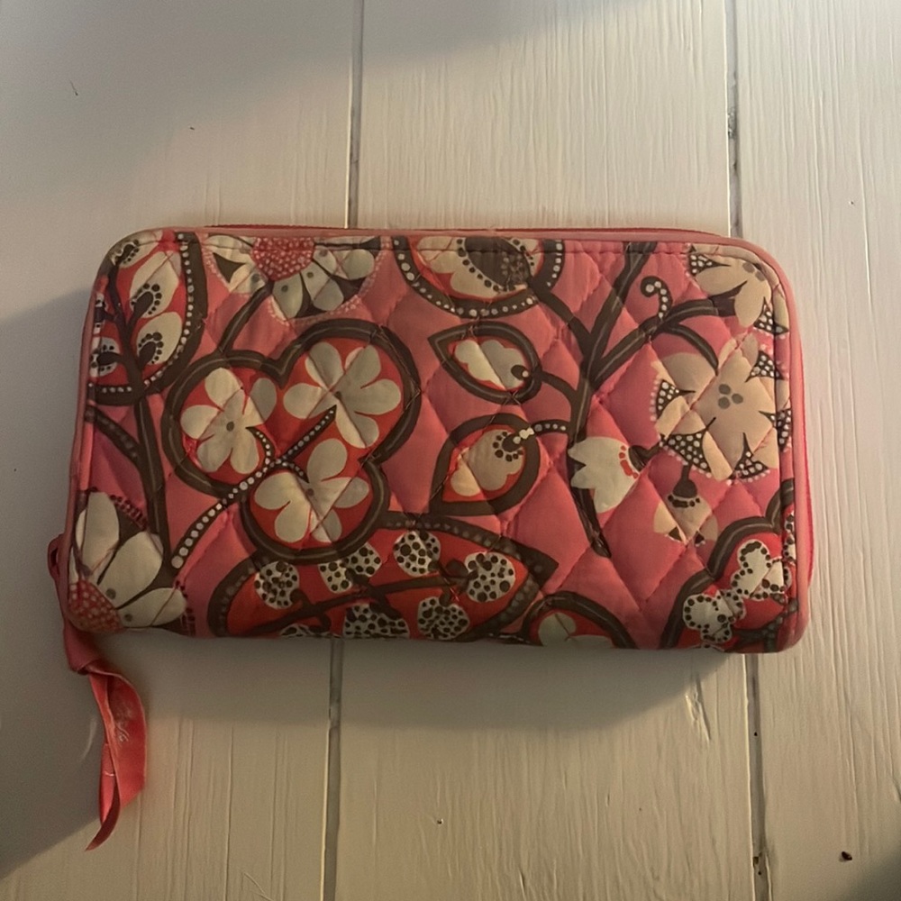 Vera Bradley wallet - Picture 1 of 4